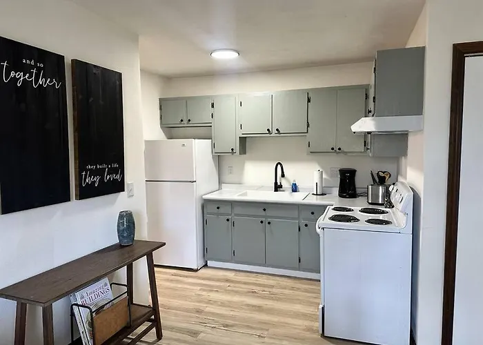 Apartment Capital On 6th Street - King Bed / Downtown! Springfield