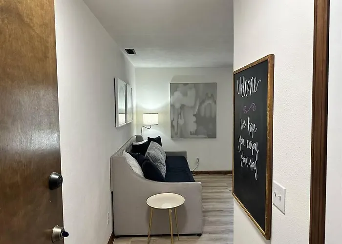 Apartment Capital On 6th Street - King Bed / Downtown! Springfield