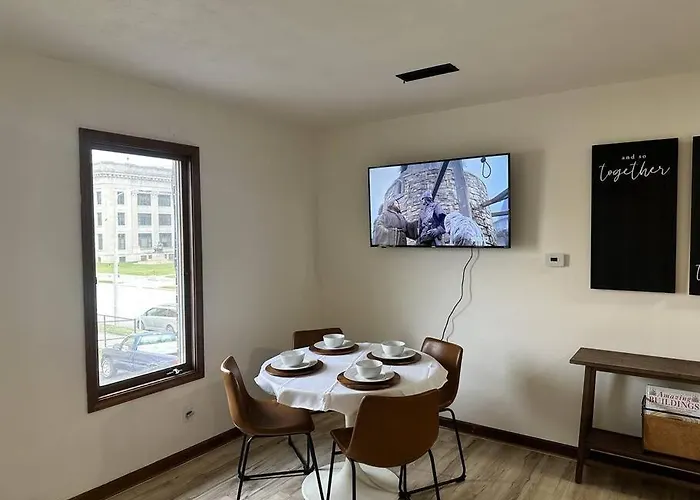 Apartment Capital On 6th Street - King Bed / Downtown! *